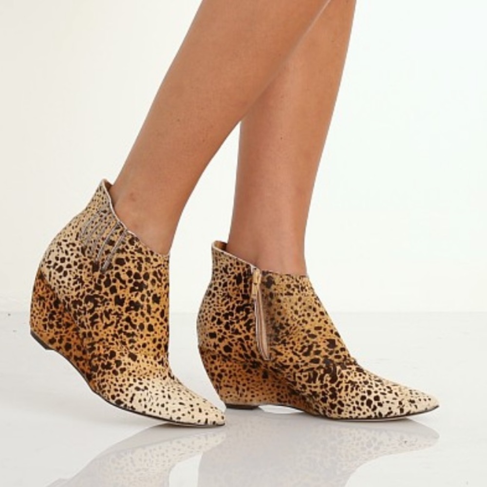 Matisse nugent leopard wedge bootie
